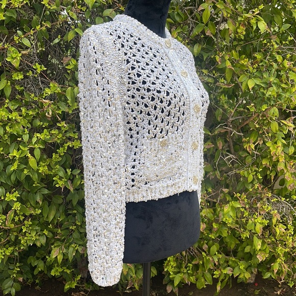 UNWORN Size 36 CHANEL White Cardigan Sweater with Sequins and Crystal Buttons - Picture 7 of 16